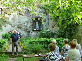 Maiandacht in der Fatima Grotte (Foto: Karl-Franz Thiede)